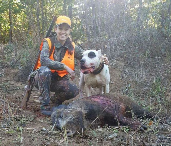 Момиче нарамило за първа година ловна пушка заедно с мъжете