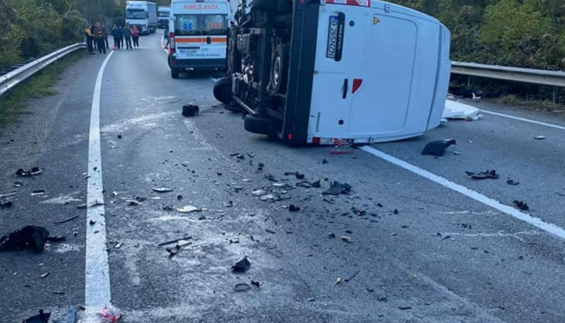 Български шофьор е загинал и четирима души са пострадали при