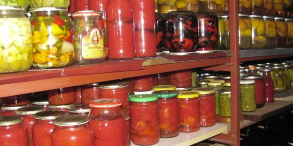 Полицията е разкрила извършителят на кражба на буркани със зимнина