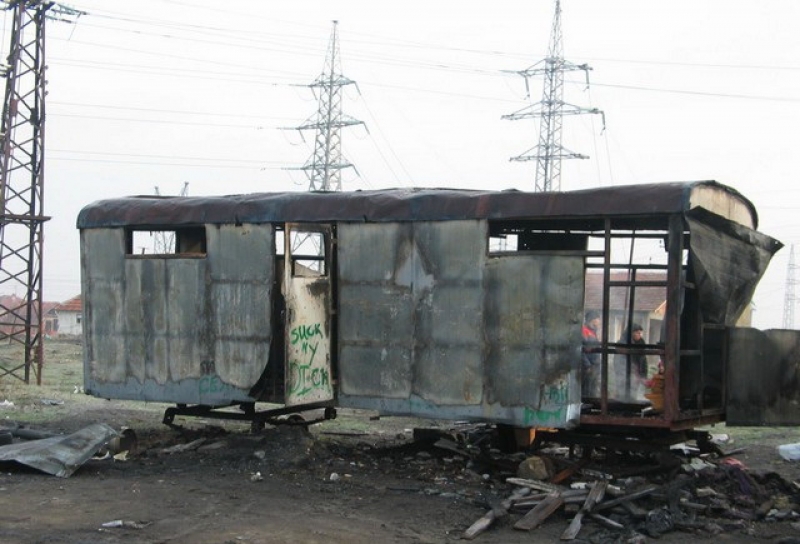 Трима хлапаци подпалиха фургон във врачанското село Буковец съобщиха от