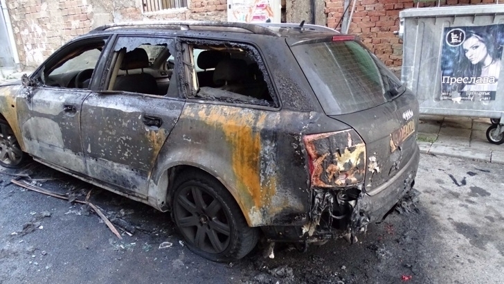 Лек автомобил "Ауди" е бил запален в Бяла Слатина, съобщиха