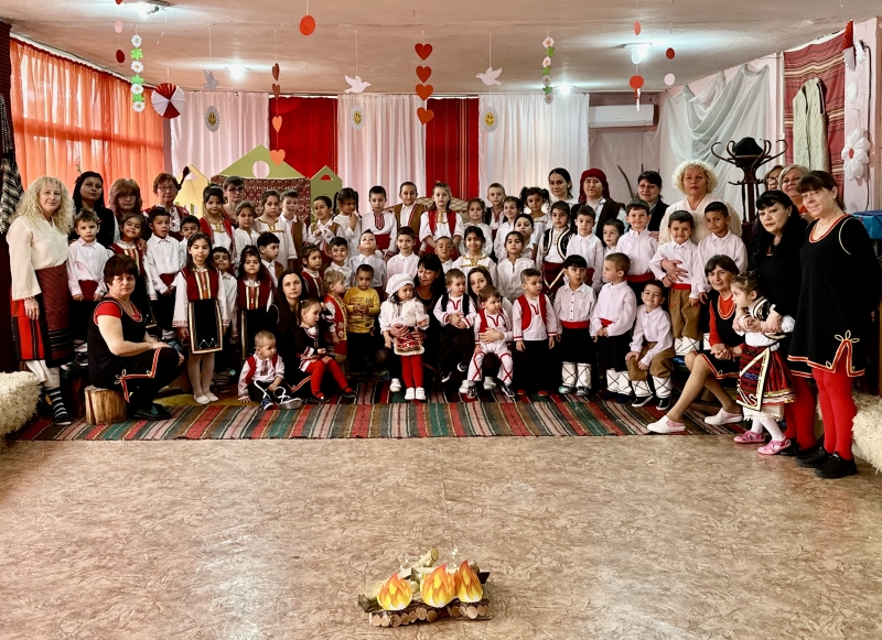 Днес ден след Сирни Заговезни децата и екипът на Детска