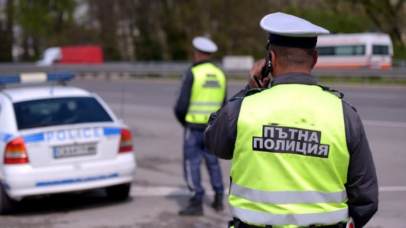 Засилено полицейското присъствие по пътищата от днес заради предстоящите празници