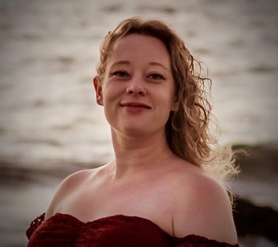 37 годишна жена беше застреляна в автомобила си от агент