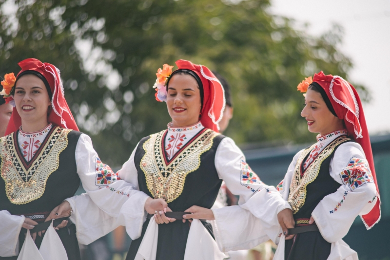 Над 400 самодейци певци танцьори и инструменталисти от Северна