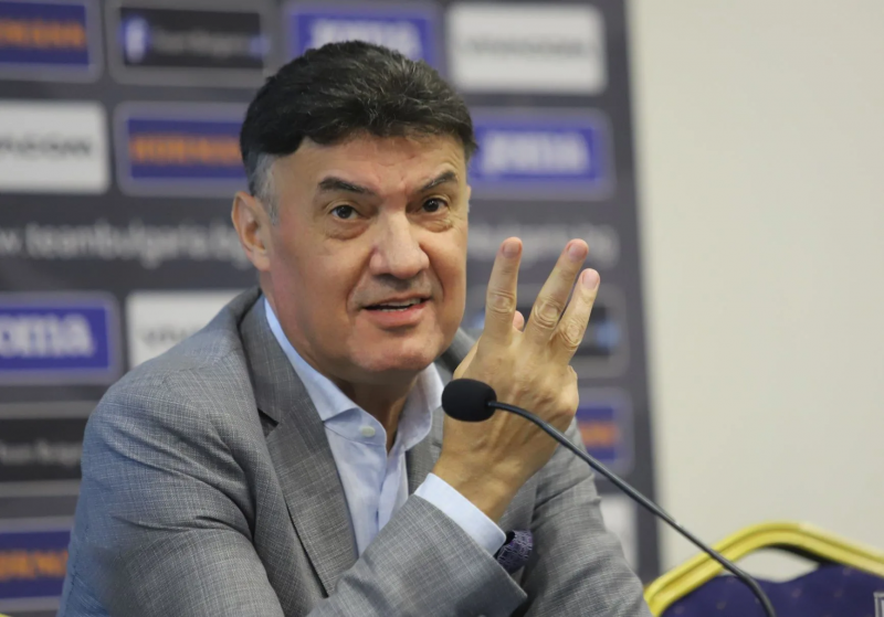 60 годишният президент на БФС Борислав Михайлов май ще става