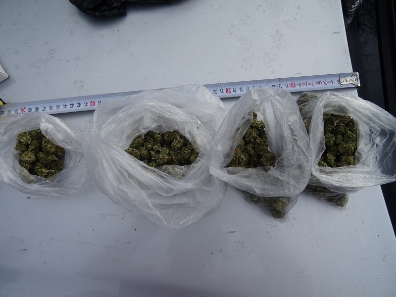 Полицейски служители са заловили четирима души при проведена специализирана операция