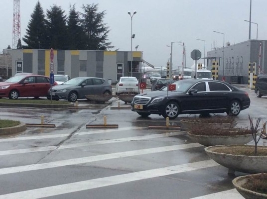 Самолетът на турския президент Реджеп Ердоган се приземи на летище