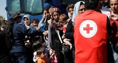 Миниван превозващ мигранти се е сблъскал с камион в Северна