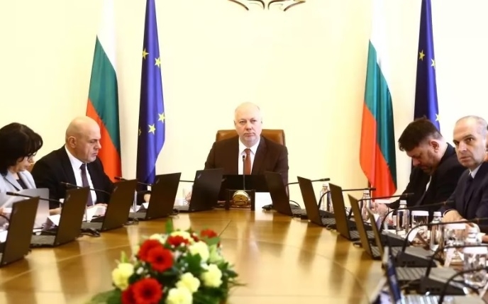 Министерства вдигат държавни такси преди приемането на еврото
