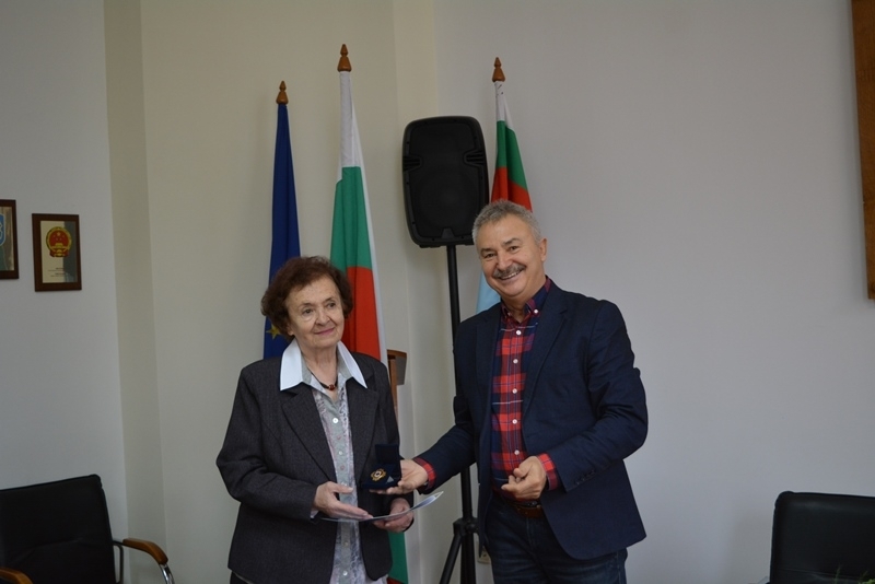 В Деня на народните будители кметът на Монтана Златко Живков