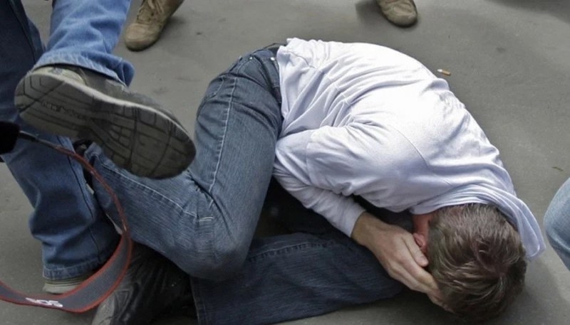 Двама младежи са получили рани по главите при кърваво меле