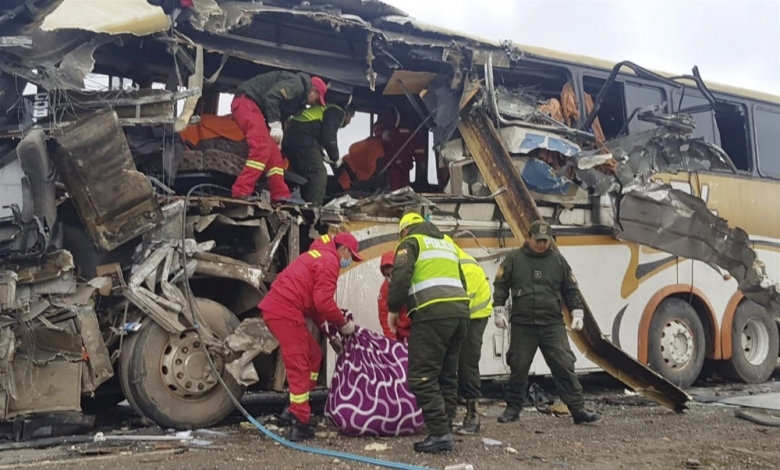 Четирима футболисти загинаха при тежък инцидент с автобус в Боливия.