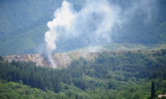 Старото сметище край Дупница се самозапали съобщи Министерството на околната среда и водите