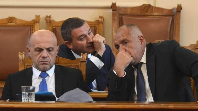 Хунтата на Бойко Борисов е готова да се разпдне след