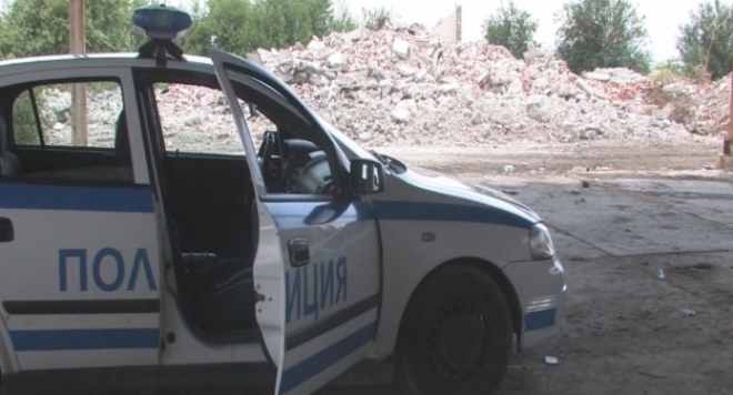 Полицията е заловила две циганки докато извършват кражба на железа