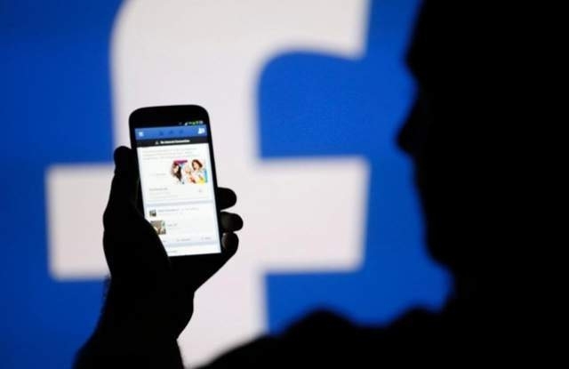 Facebook вече позволява на потребителите си да трият съобщения от