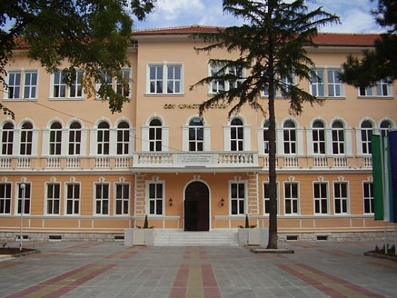 Средно училище Христо Ботев Враца е първото училище в