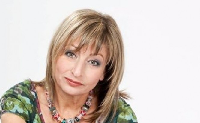 През 1990 г елитът на нацията беше събран в парламента