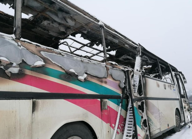 Пътнически автобус се запали на пътя Севлиево Ловеч Пътният