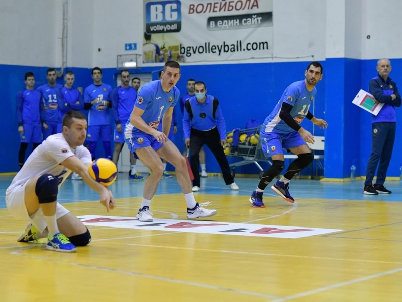 В отложена среща от IV кръг на първенството на волейболната