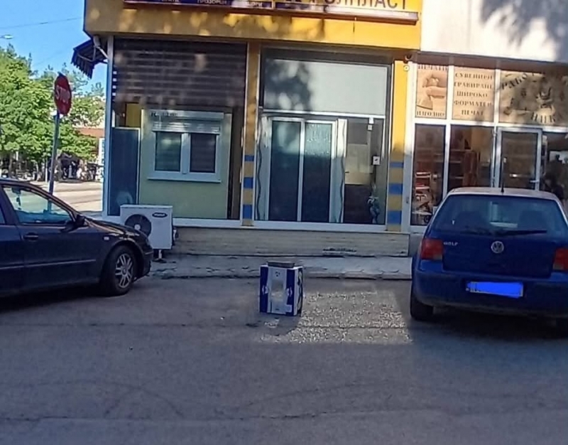 Все по-изобретателни! Вижте как шофьорите в Монтана пазят паркоместа /снимки/