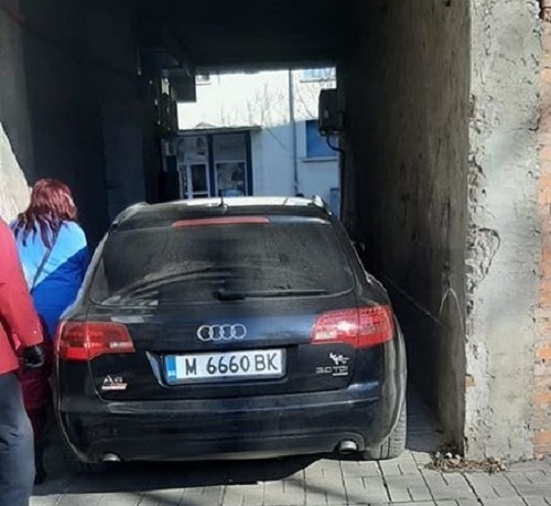 Монтанчани станаха свидетели на пореднoтo безобразно паркиране научи агенция BulNews