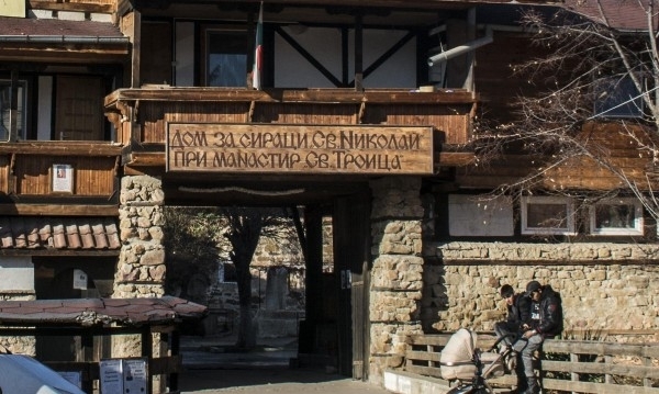 Спряха тока в приюта на отец Иван заради дългове Заради