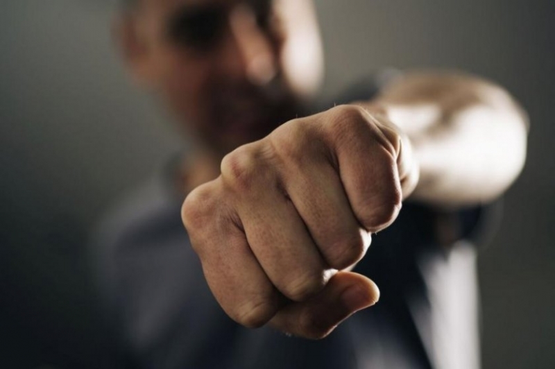 Пребиха и ограбиха мъж в хранителен магазин в Кнежа съобщиха от