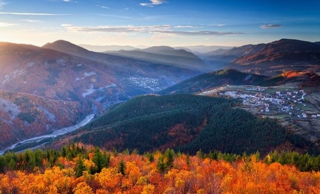 Сутринта ще бъде студено с минимални температури между минус 7° и