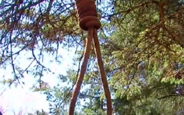 Млад мъж е намерен обесен в столичния Западен парк съобщи  24