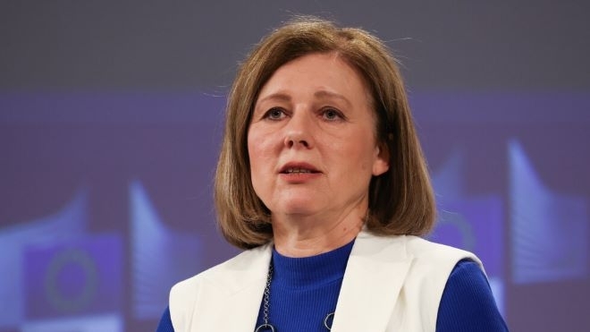 Вера Йоурова: Намалял е броят на мигрантите, които преминават от Турция ...