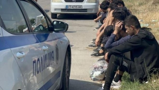 След гонка шофьор остави нелегални мигранти в гора в Монтанско