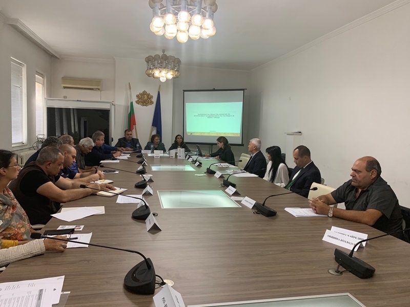 Областният управител Малина Николова председателства днес заседанието на Областната комисия