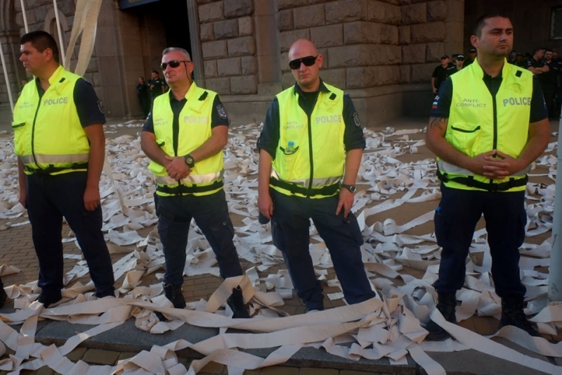 Полицаи от цялата страна ще протестират на професионалния си празник