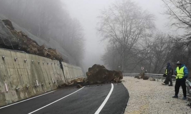 Борисов и дежурният куфар в джипката Нанков са в критична