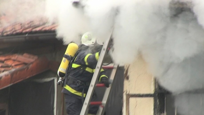Пожар избухна в къща във Врачанско съобщиха от полицията Случката е
