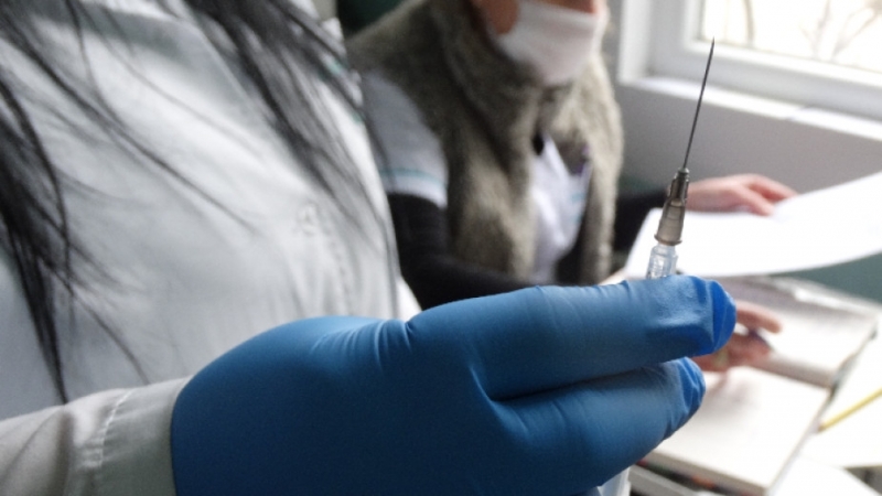 От днес в страната се подновява имунизацията с ваксината на