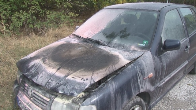 Автомобил се e самозапалил на метри от колонките на голяма