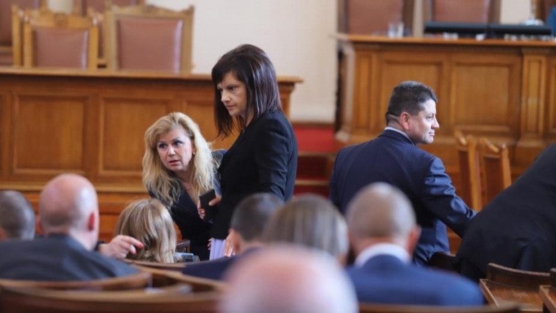 Двама депутати от ГЕРБ са заразени с коронавирус, вижте кои са те