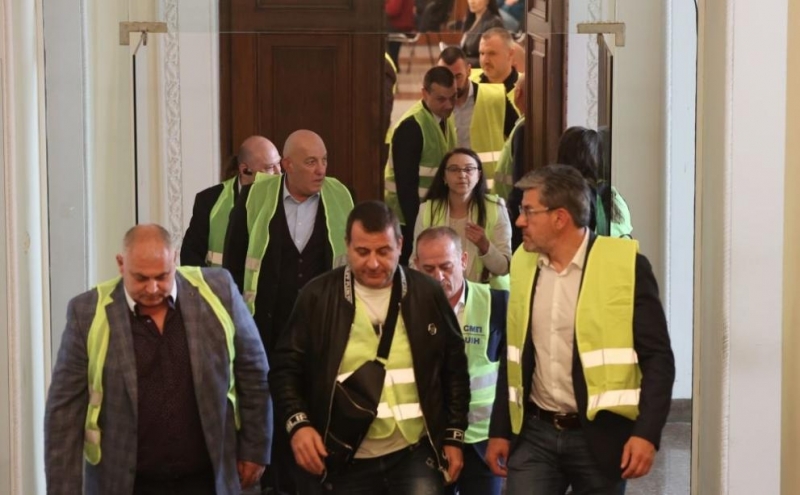 Представителите на организации от транспортния сектор напуснаха неудовлетворени срещата си