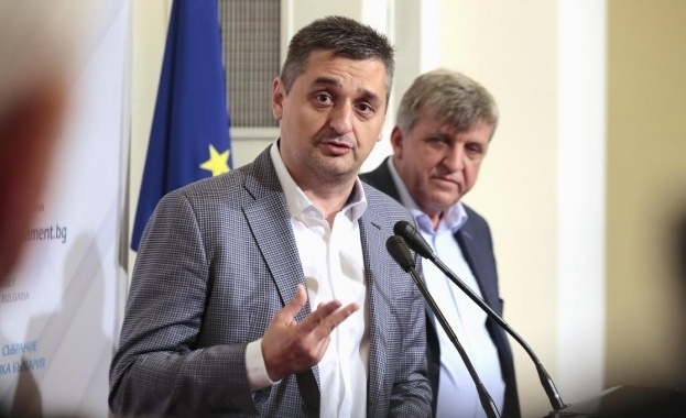 БСП обяви Валери Симеонов за мина в краката на българското