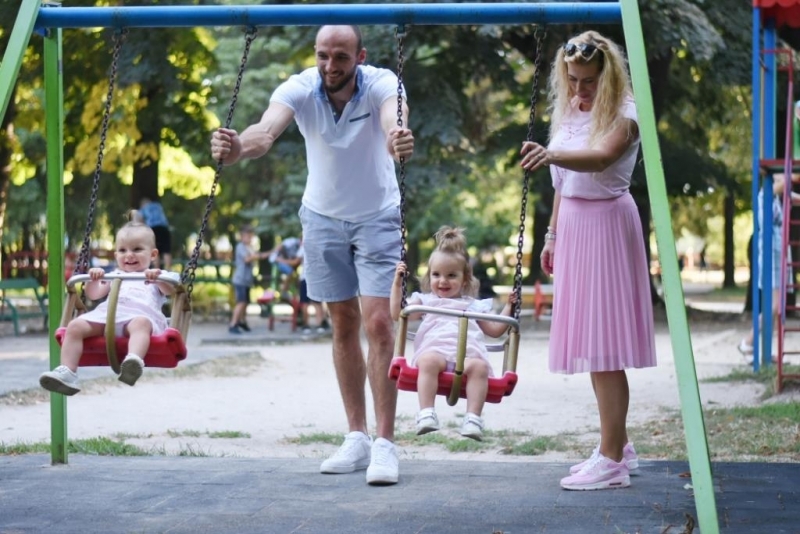 Щастлив баща на още една дъщеричка стана централният блокировач на