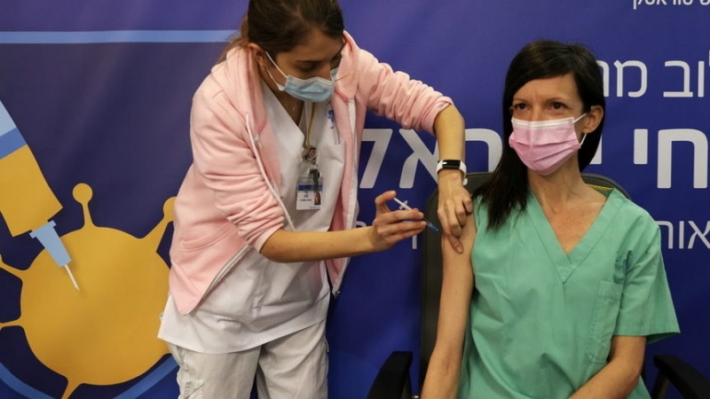 Около 254 хил. израелци са получили четвърта доза ваксина срещу