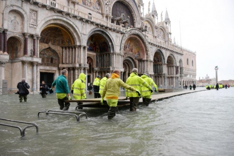 Голяма част от Венеция се оказа под вода Приливът е