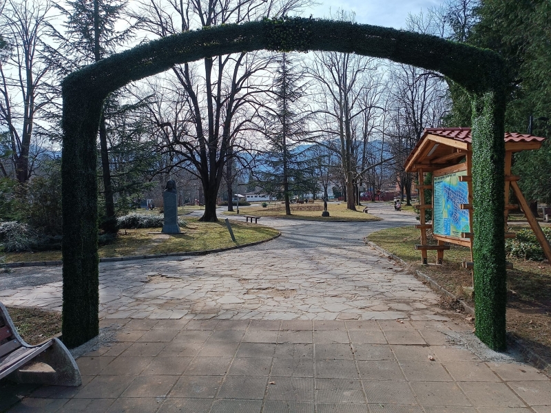 Атрактивна арка ще краси Слънчевата градина във Вършец  
Общината в курортния