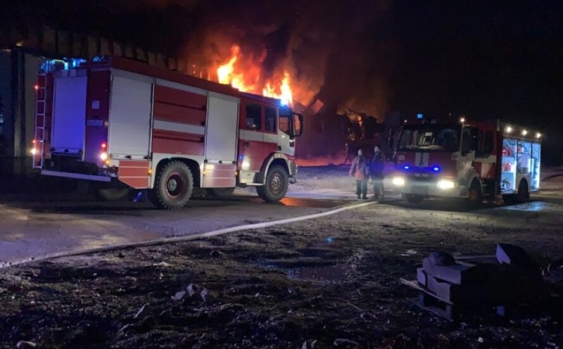 Горяха хале и сметище на птицекомбинат в Монтана съобщиха от