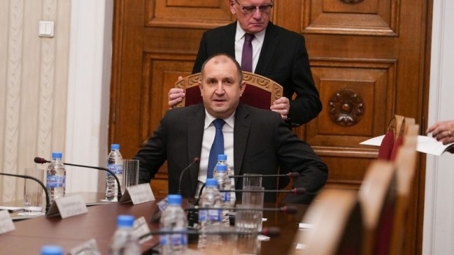 Вече е ясно кога ще се проведат консултациите с парламентарните