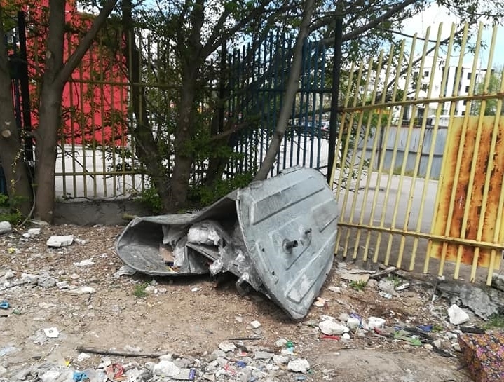 Полицията е заловила мъж който умишлено повредил контейнер собственост на