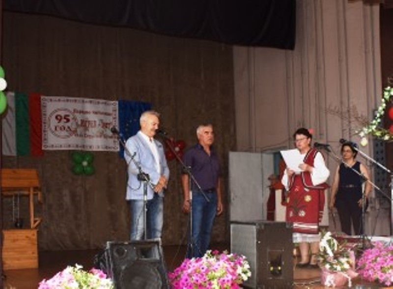 Читалищата в селата Студено буче и Долно Белотинци отбелязаха тържествено